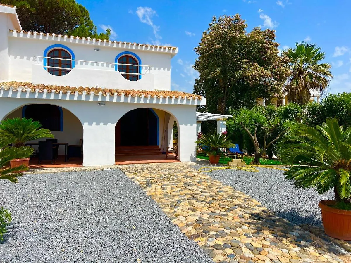 Casale Fronte Mare - Villa With Swimming Pool In Front Of The Beach Porto Columbu - Perd'E Sali 0*,  Itália