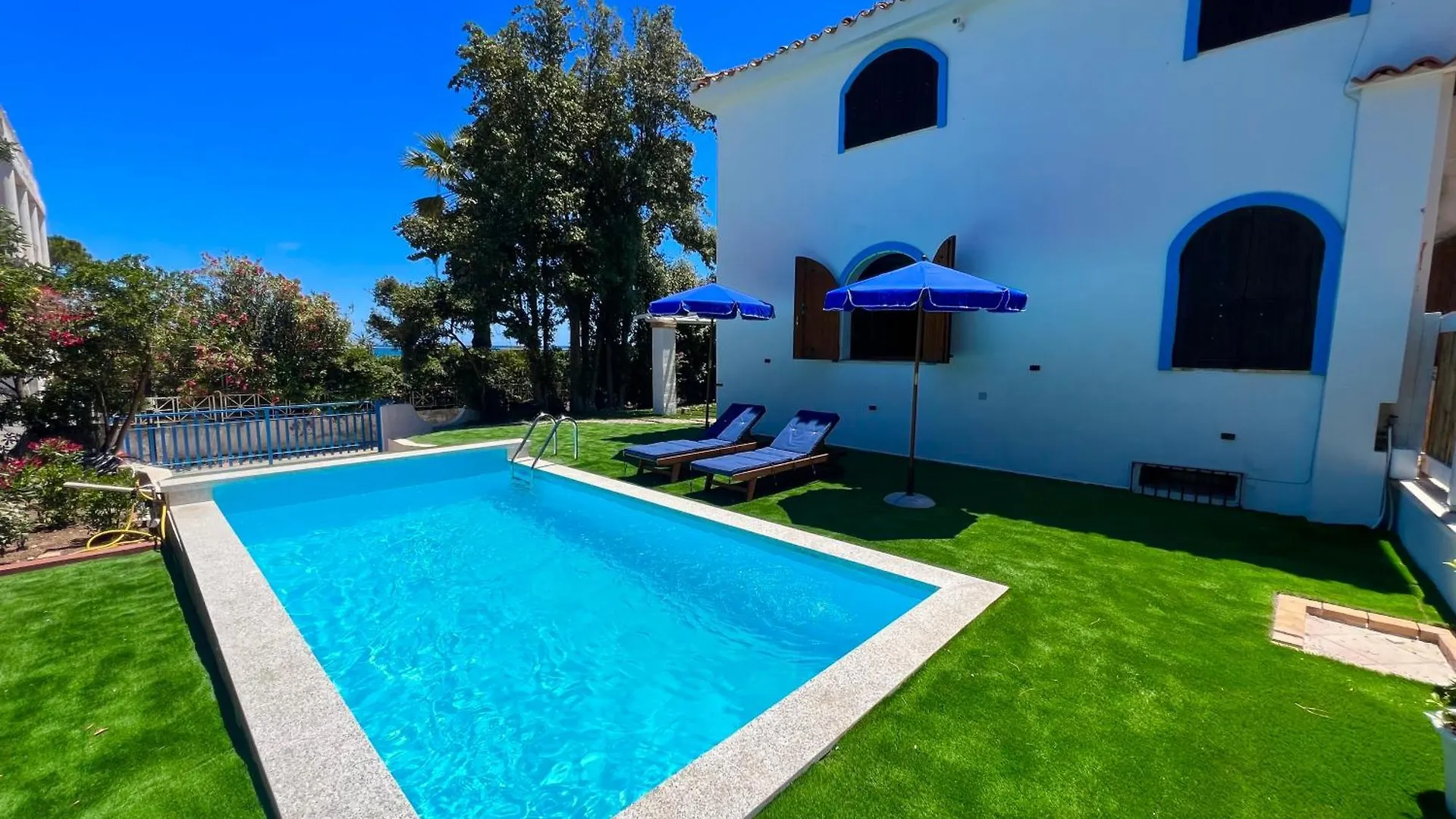 Casale Fronte Mare - Villa With Swimming Pool In Front Of The Beach Porto Columbu - Perd'E Sali 0*,  이탈리아