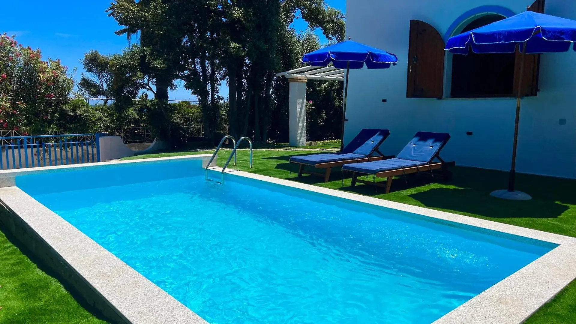 Casale Fronte Mare - Villa With Swimming Pool In Front Of The Beach Porto Columbu - Perd'E Sali